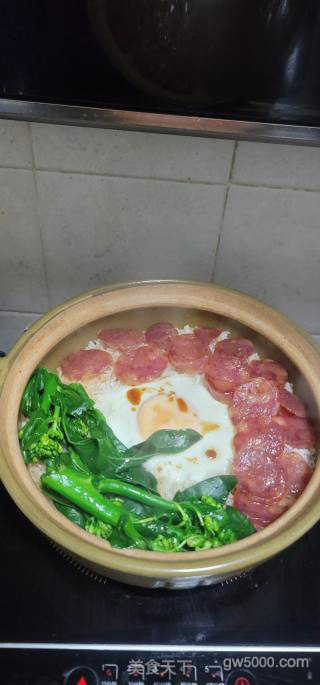 腊肠窝蛋煲仔饭的做法步骤：13