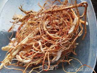 五指毛桃排骨汤的做法步骤：2