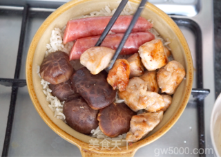 港式香菇腊肠煲仔饭的做法步骤:6