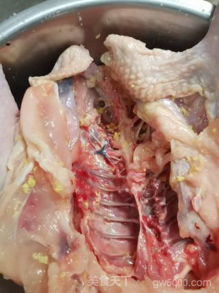 盐焗鸡的做法步骤：1