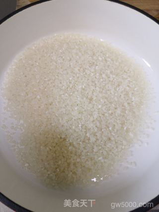 腊味煲仔饭的做法步骤:1