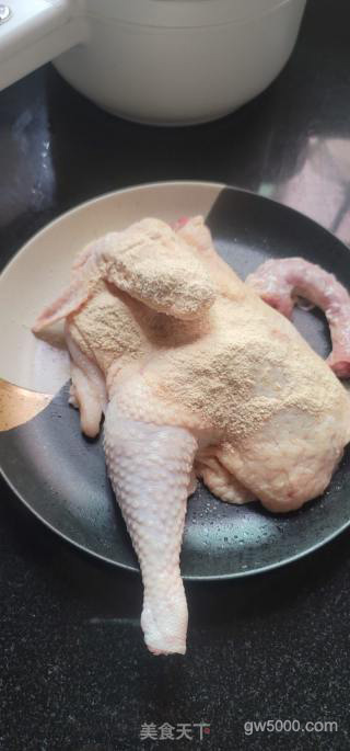 盐焗鸡的做法步骤：1