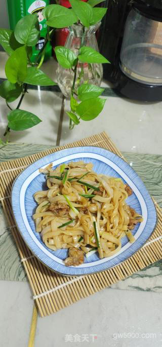 猪肉香葱炒河粉的做法步骤：9