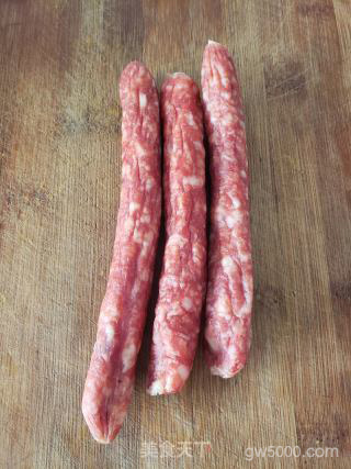 广式腊味煲仔饭的做法步骤：1