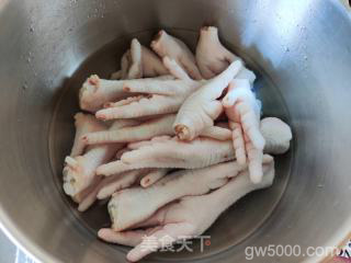 虎皮凤爪的做法步骤：1