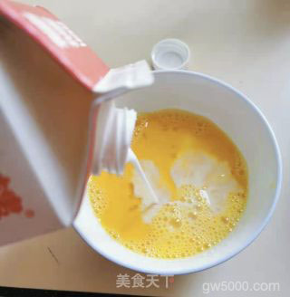 粤式牛奶炖蛋的做法步骤：4