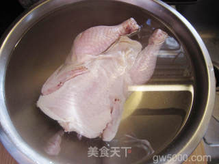 豉油鸡（又名酱油鸡）的做法步骤：1