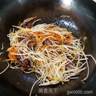 炒河粉的做法步骤：3