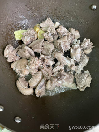 仔姜焖鸭的做法步骤：4