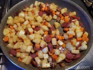 腊味土豆煲仔饭的做法步骤：7