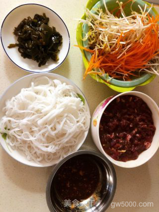 炒河粉的做法步骤：1