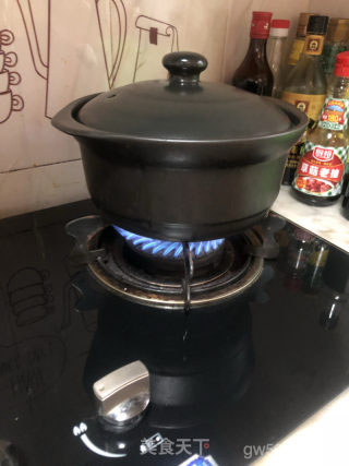 腊肠煲仔饭的做法步骤：4