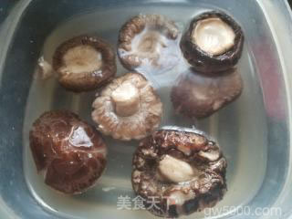 广式腊味芋头糕的做法步骤:1