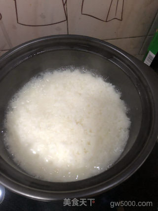 腊肠煲仔饭的做法步骤：5