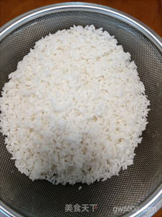 腊肠煲仔饭的做法步骤：3