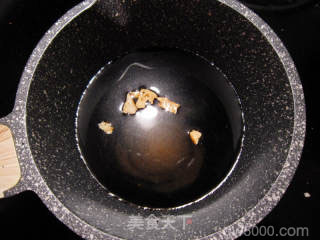 豉油鸡（又名酱油鸡）的做法步骤：2