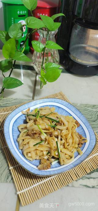 猪肉香葱炒河粉的做法步骤：8