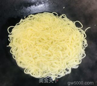 鸡肉车仔面的做法步骤：3