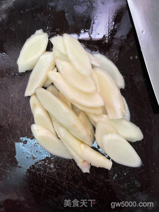 仔姜焖鸭的做法步骤：2