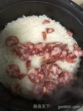 香肠煲仔饭的做法步骤：4