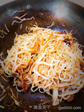 炒河粉的做法步骤：4