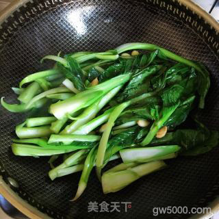 蒜香广东菜心的做法步骤：2