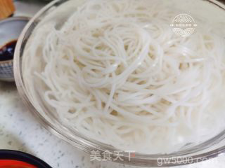 小锅酸辣米线的做法步骤：6