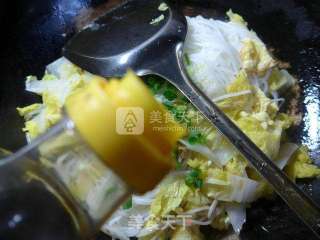 鸡蛋娃娃菜炒米线的做法步骤：10