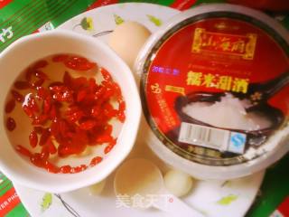 枸杞蛋花煮米酒的做法步骤：1