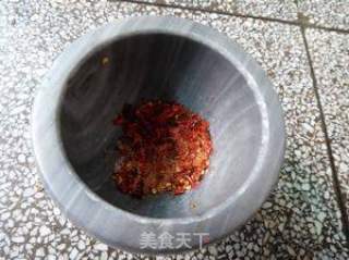 蒜臼捣河虾的做法步骤：4