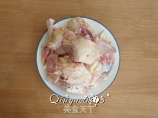 【云南】小芋头汽锅鸡 的做法步骤：2