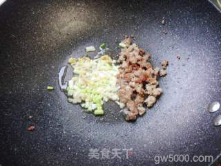 肉末豇豆红米线的做法步骤：6