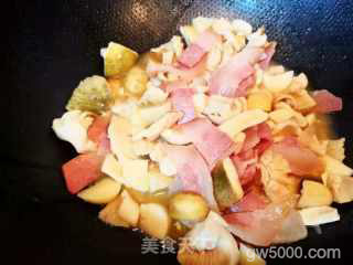 腿香青头菌的做法步骤：5