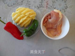 酸甜可口的时令菜——菠萝鸡丁的做法步骤：1