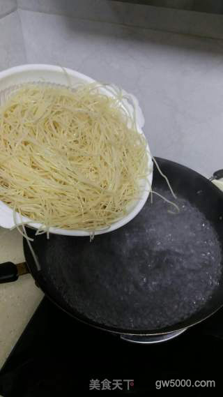 云南过桥米线的做法步骤：2