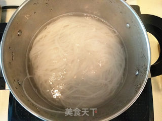 【老坛酸菜米线】的做法步骤：8
