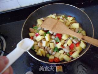 酸甜可口的时令菜——菠萝鸡丁的做法步骤：9