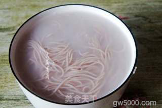 香菇牛肉酱米线的做法步骤：7