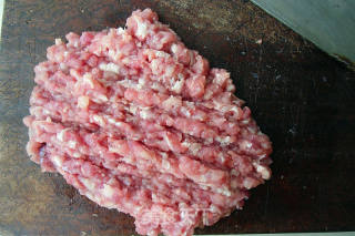蘑菇肉酱拌米线的做法步骤：1