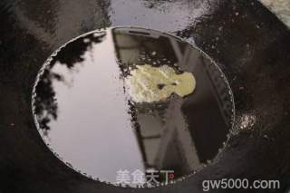 油炸鸡枞的做法步骤：7