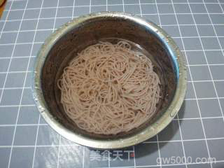 肉末豇豆红米线的做法步骤：3