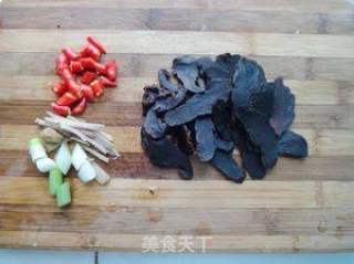 大头菜烧鱼尾的做法步骤：2