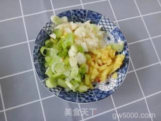 酸笋烧罗非鱼的做法步骤：3