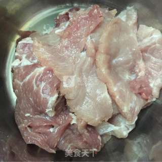 炸酥肉的做法步骤：1