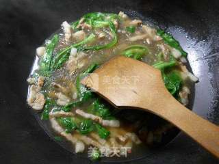 猪肉粉丝煮蒿菜的做法步骤：9