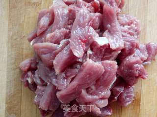 糖醋里脊的做法步骤：1