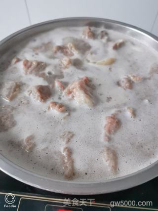 牛腩烧土豆和胡萝卜的做法步骤：4