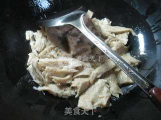 花生米茶树菇烤麸 的做法步骤：3