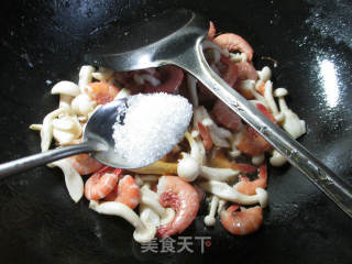 白玉菇炒海虾的做法步骤：6