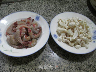 白玉菇炒海虾的做法步骤：1